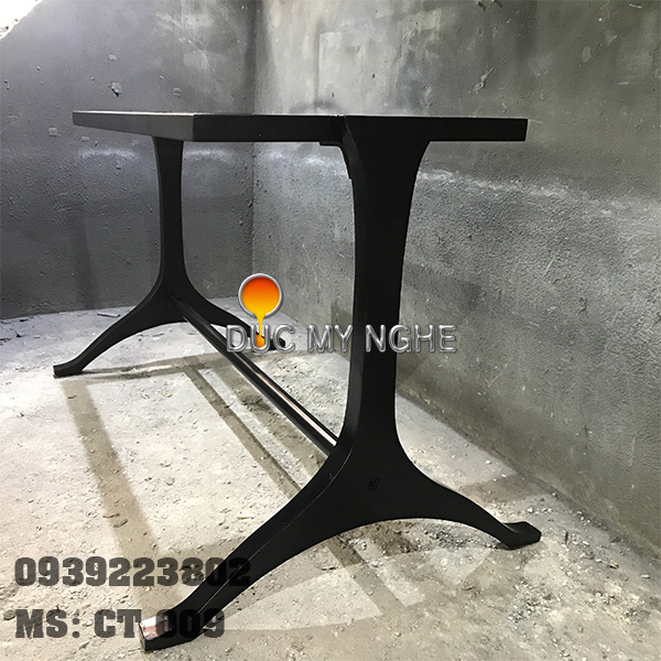 Bàn ăn cổ điển gang đúc CA 009